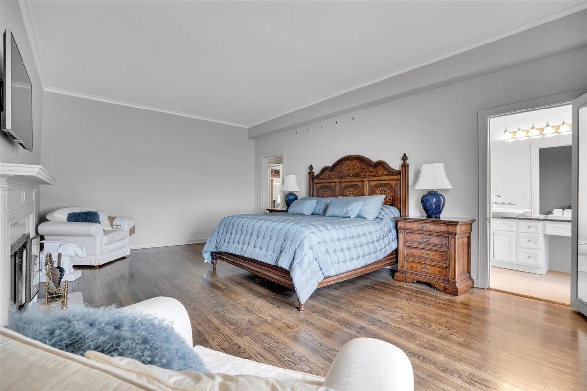 229 East Lake Shore Drive Chicago IL 60611