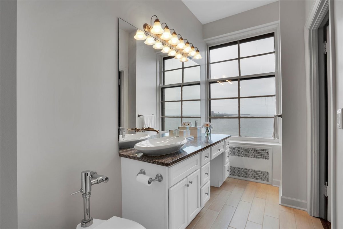 229 East Lake Shore Drive Chicago IL 60611