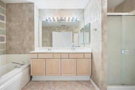 2556 Camberley Circle Westchester IL 60154