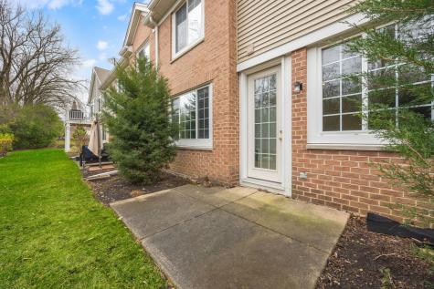 2556 Camberley Circle Westchester IL 60154