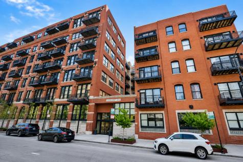 226 North Clinton Street Chicago IL 60661