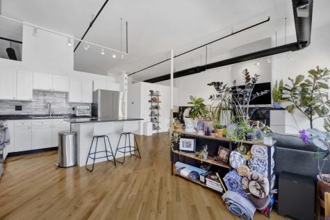 226 North Clinton Street Chicago IL 60661