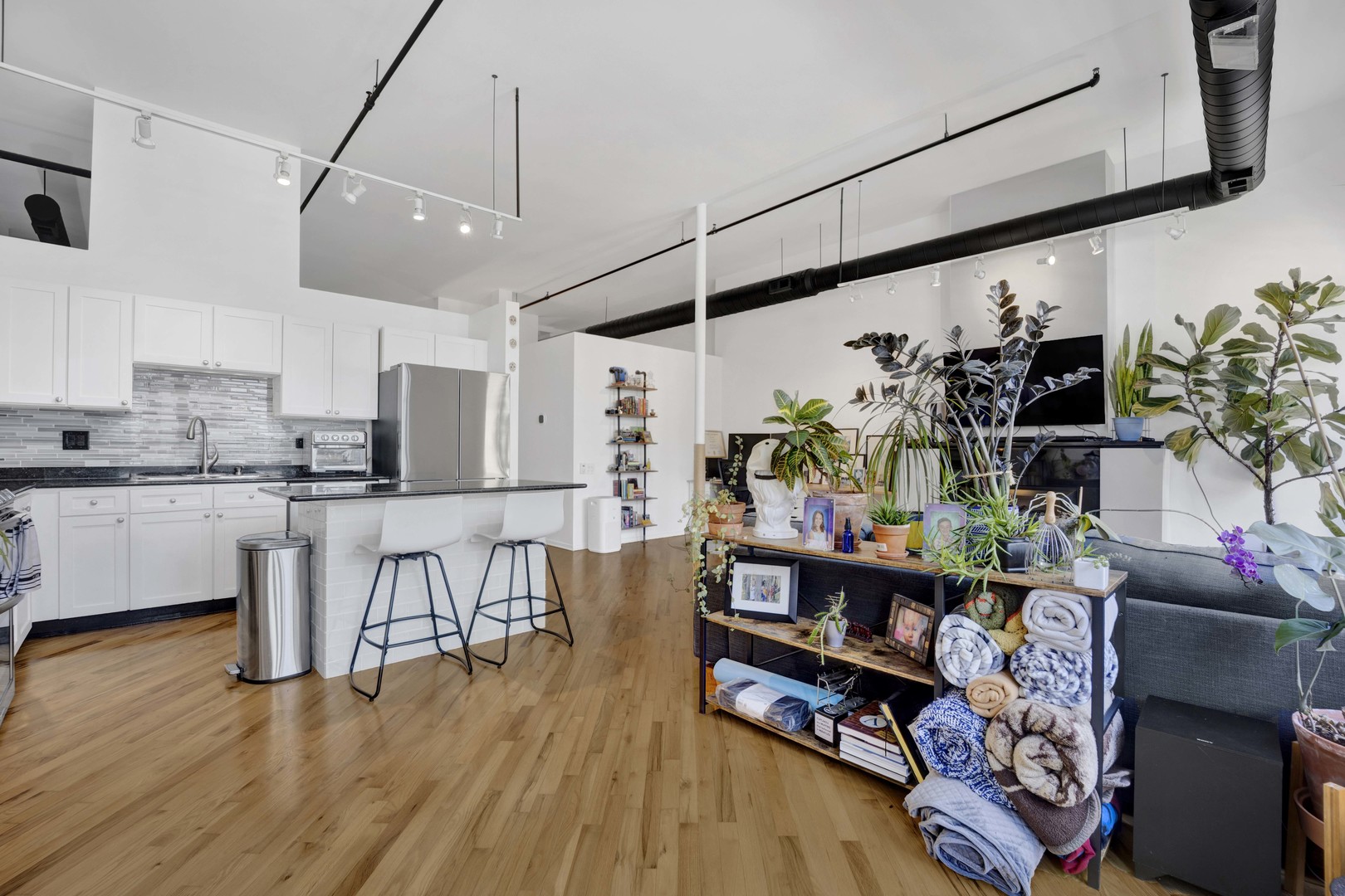 226 North Clinton Street Chicago IL 60661