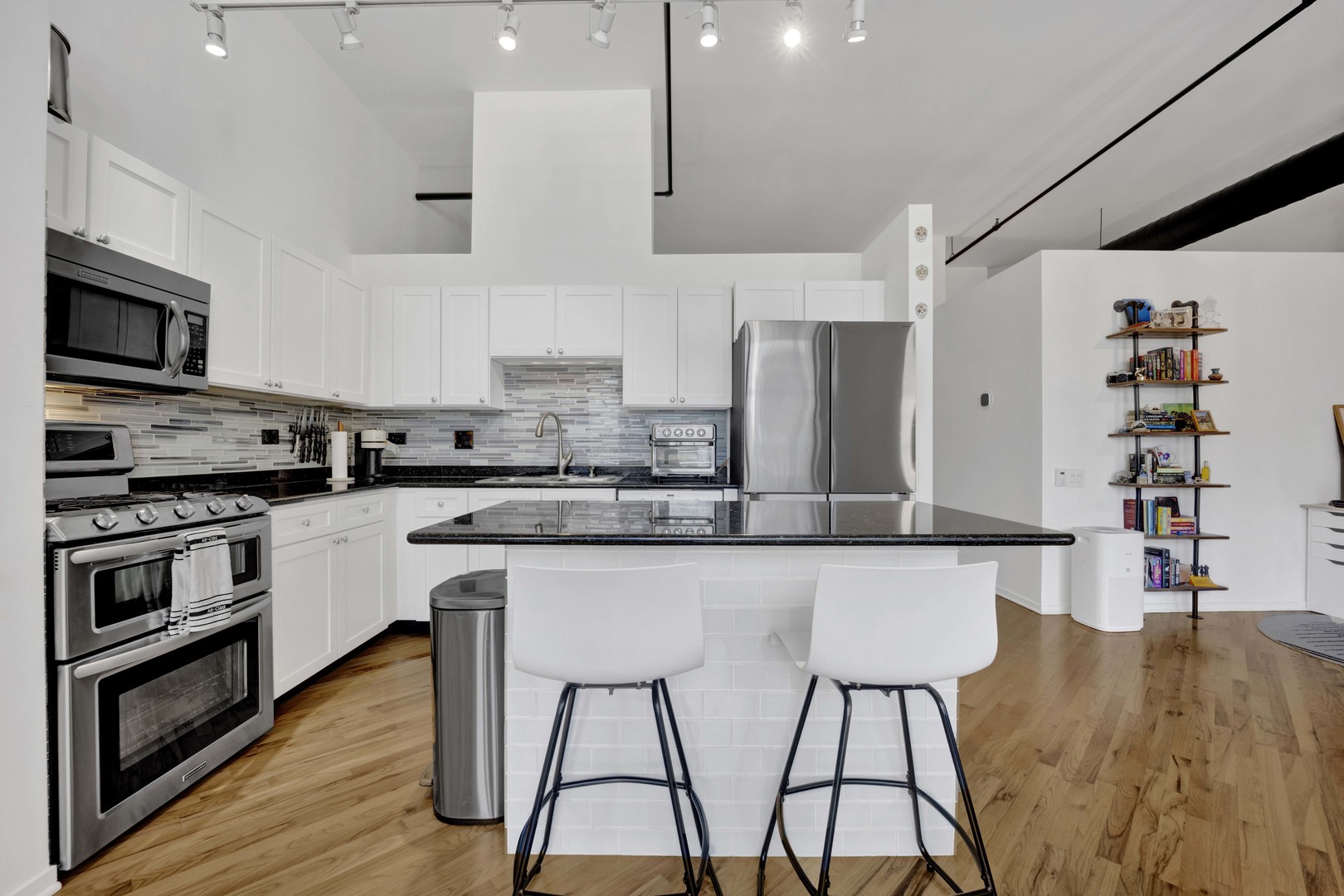 226 North Clinton Street Chicago IL 60661