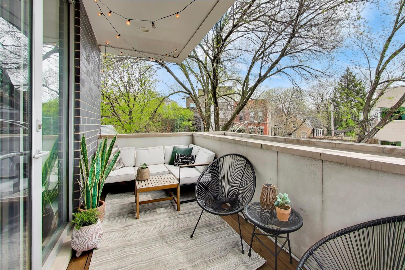 1534 North Honore Street Chicago IL 60622