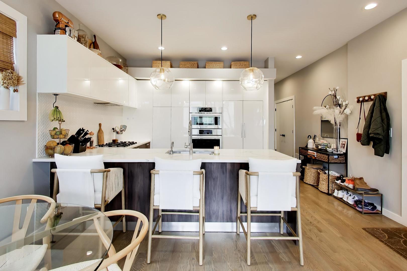 1534 North Honore Street Chicago IL 60622