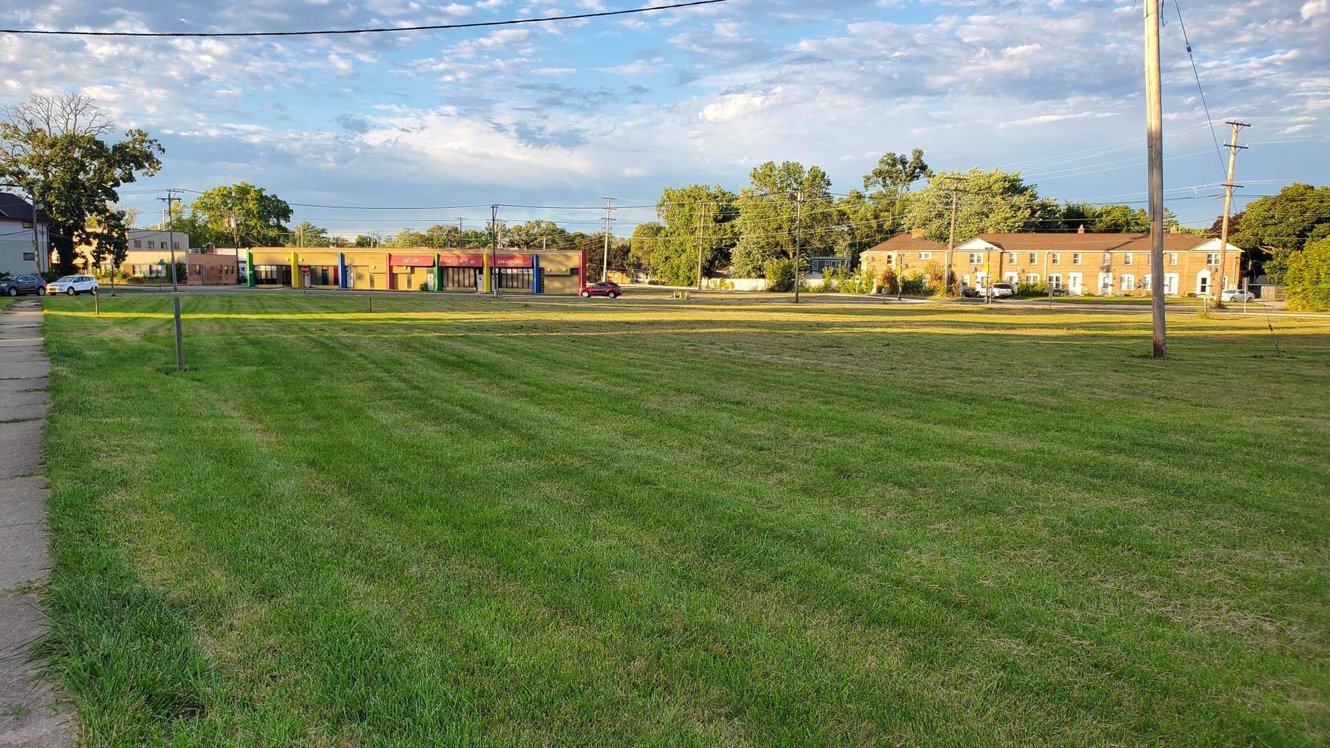 1213 Grand Avenue Waukegan IL 60085