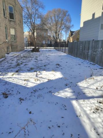 6737 South Eberhart Avenue Chicago IL 60637