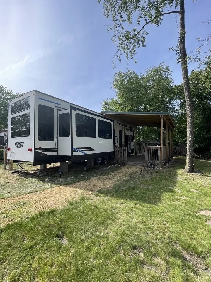 5-515 Woodhaven Lakes Sublette IL 61367