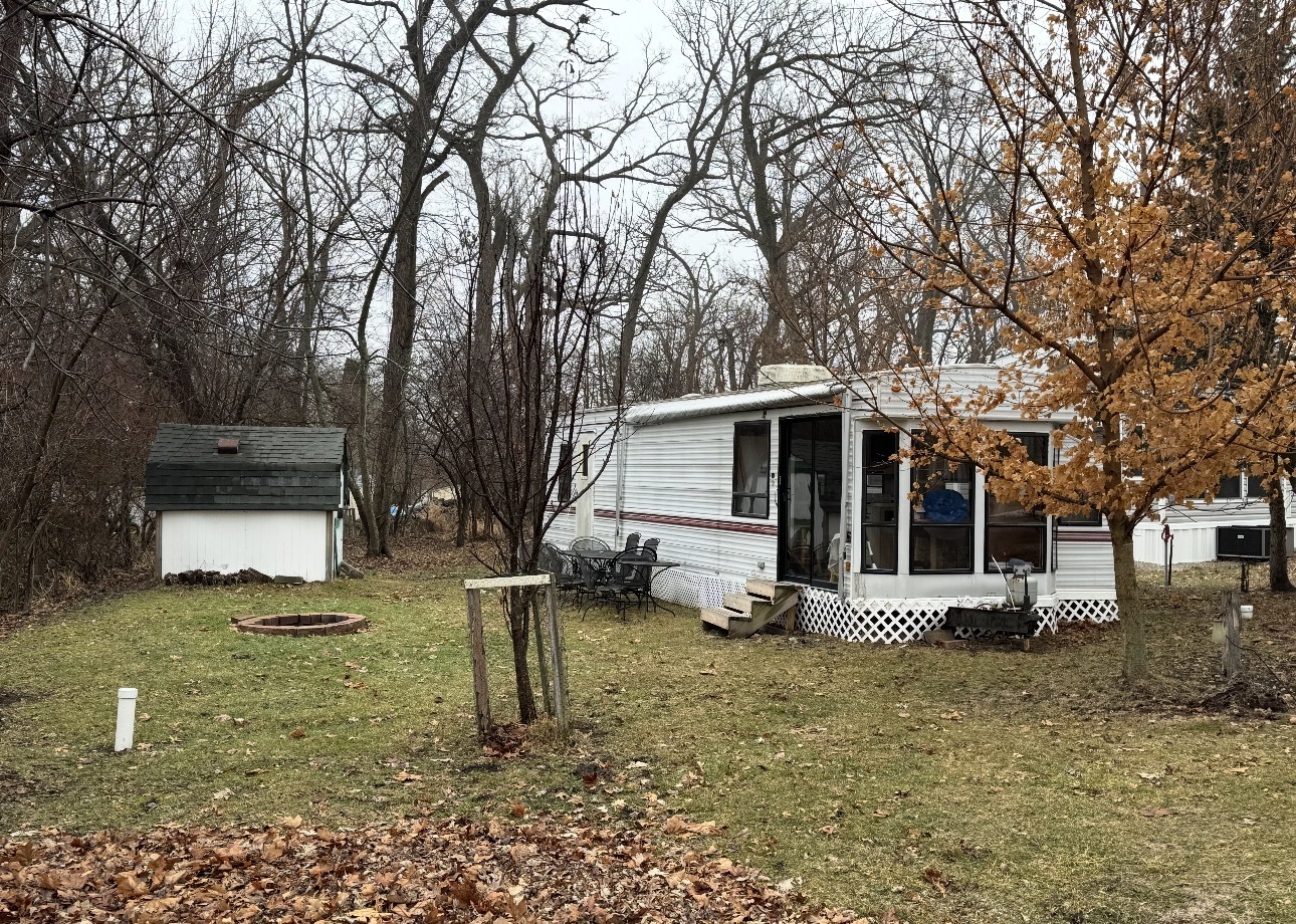 23-121 Woodhaven Lakes Sublette IL 61367