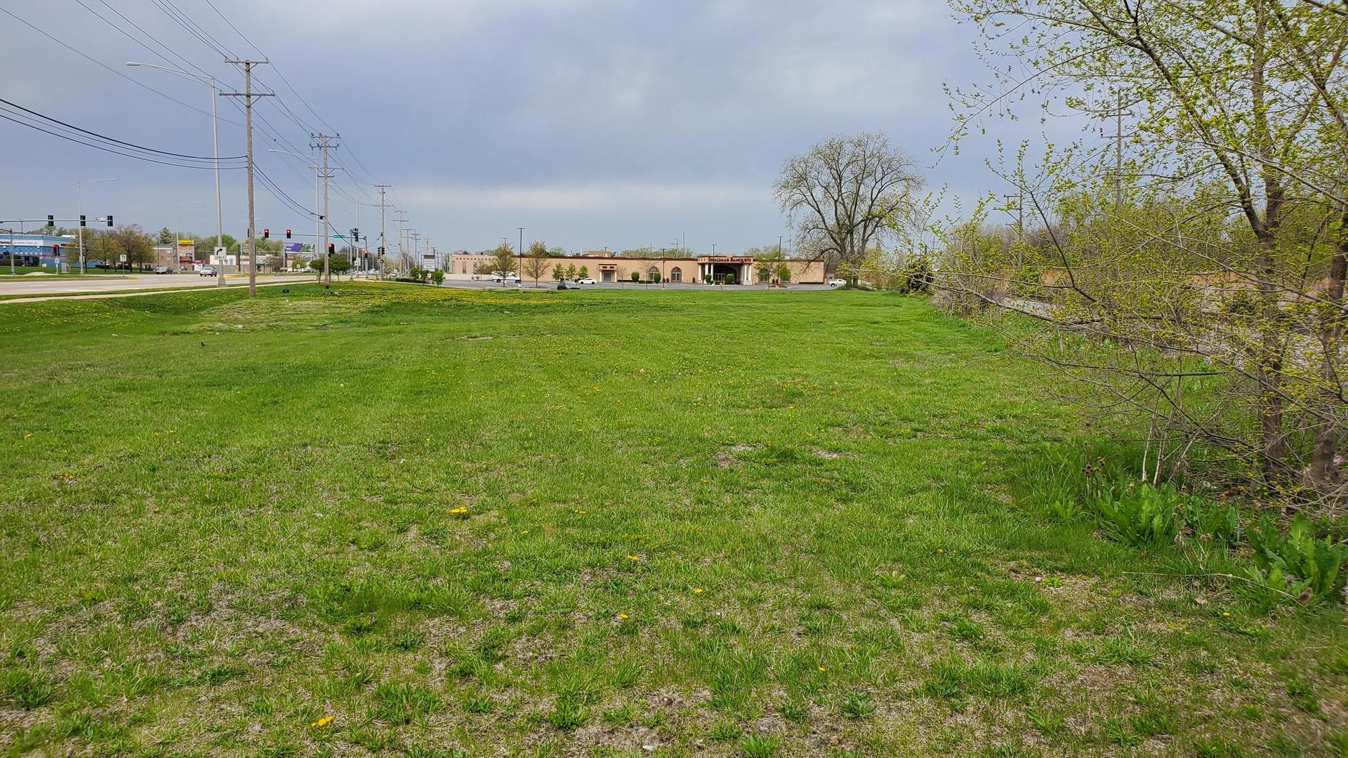 18W570 West North Avenue Villa Park IL 60181
