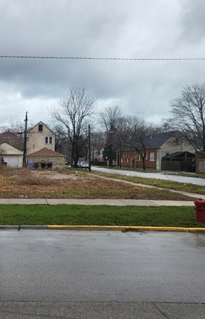 8459 South Manistee Avenue Chicago IL 60617