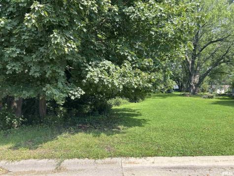 339 28TH Avenue East Moline IL 61244