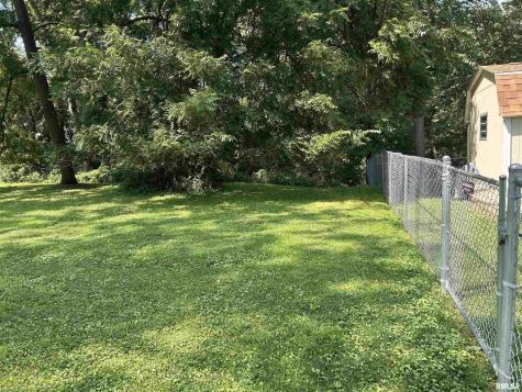 339 28TH Avenue East Moline IL 61244