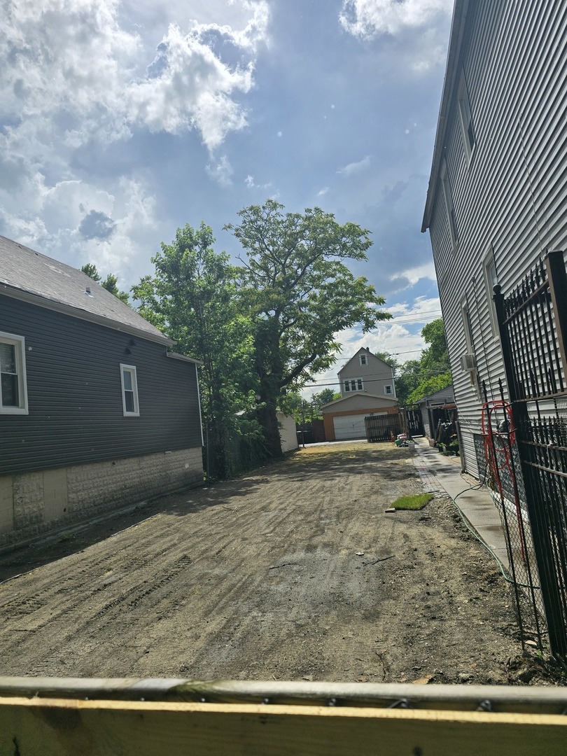 5226 South Loomis Street Chicago IL 60609