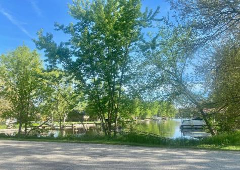 138 Eastwood Avenue Port Barrington IL 60010