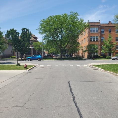 5962 West Iowa Street Chicago IL 60651