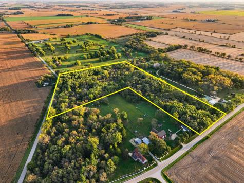 Hunter Road Capron IL 61012