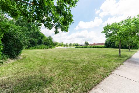 250 Street Regis Lombard IL 60148