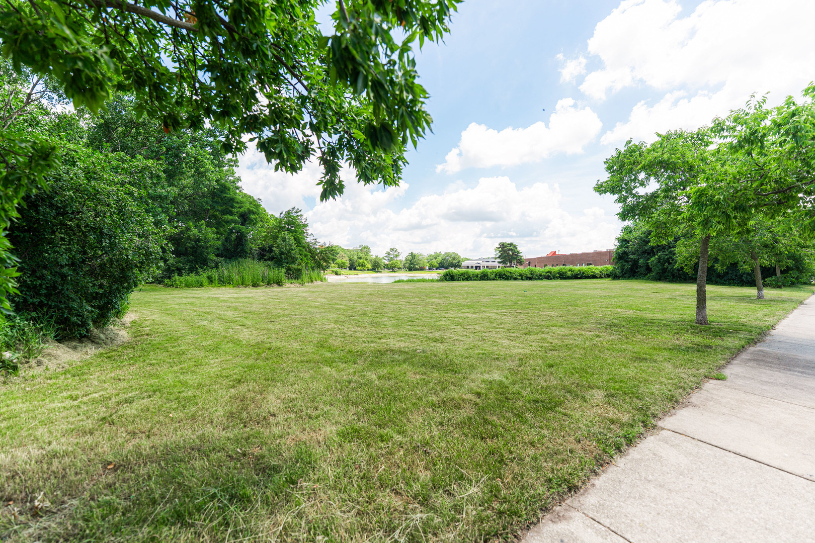 250 Street Regis Lombard IL 60148