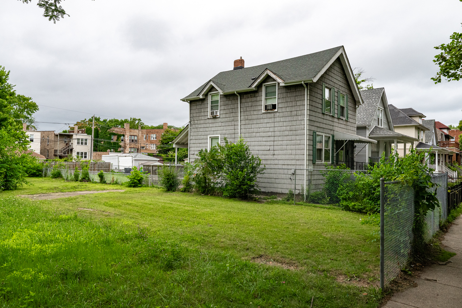 7826 South Marquette Avenue Chicago IL 60649
