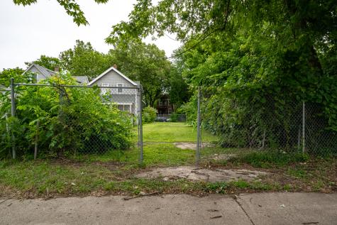 7826 South Marquette Avenue Chicago IL 60649