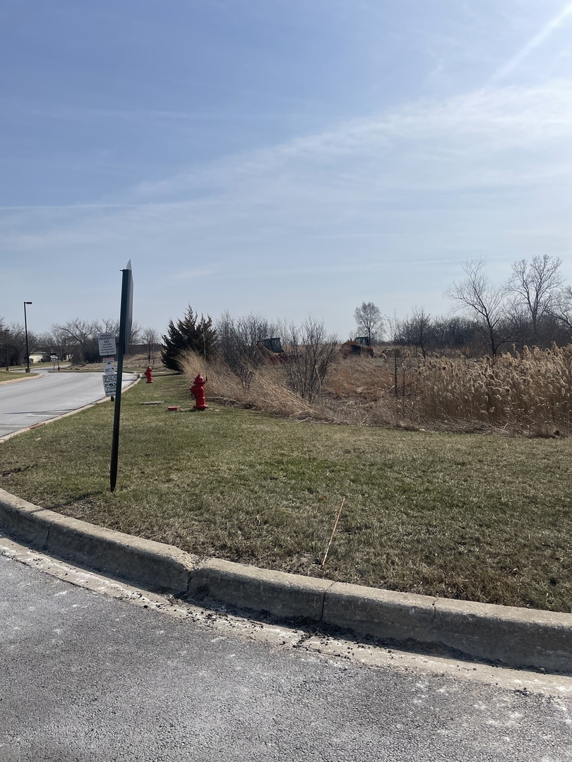 1055 East Grand Avenue Lindenhurst IL 60046