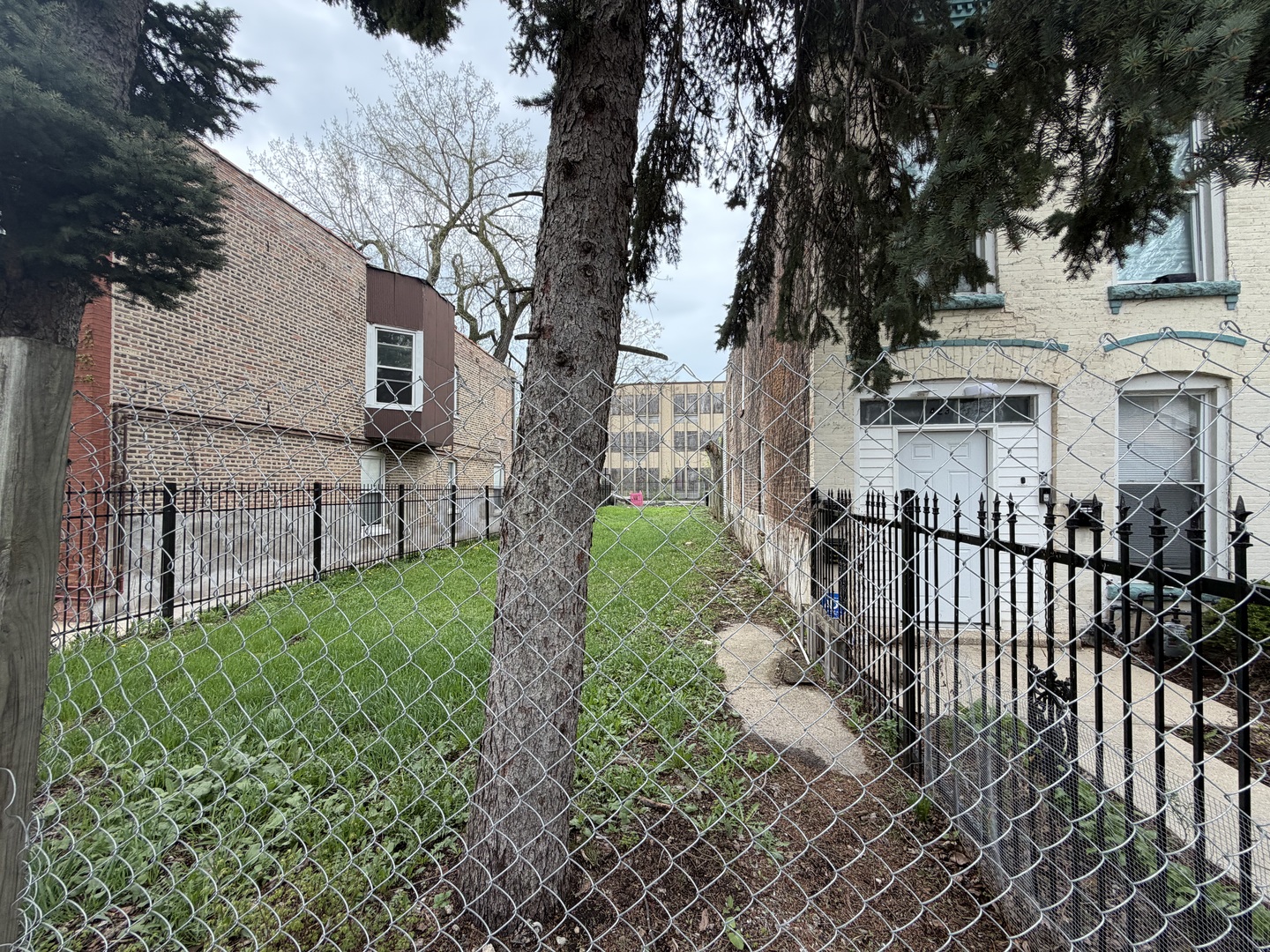 425 North Lawndale Avenue Chicago IL 60624