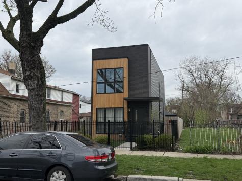 425 North Lawndale Avenue Chicago IL 60624