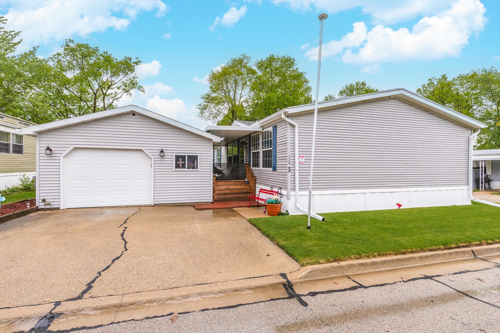 1129 11TH Street Bloomington IL 61704