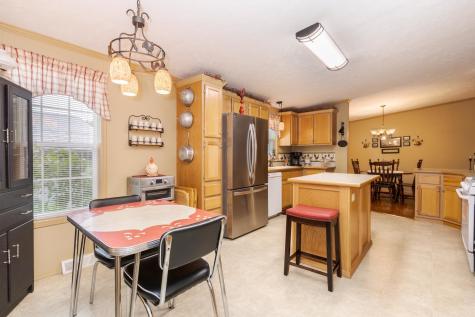 1129 11TH Street Bloomington IL 61704