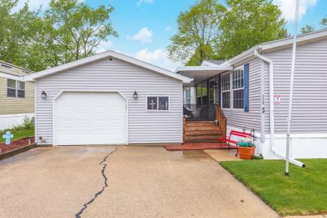 1129 11TH Street Bloomington IL 61704