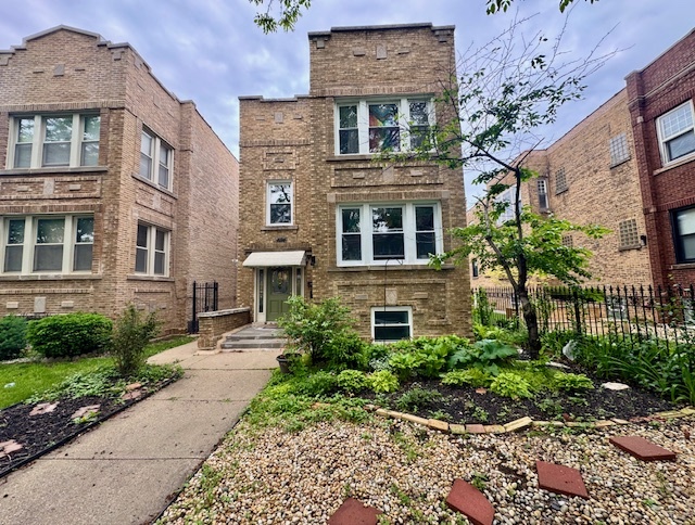 4124 West Barry Avenue Chicago IL 60641