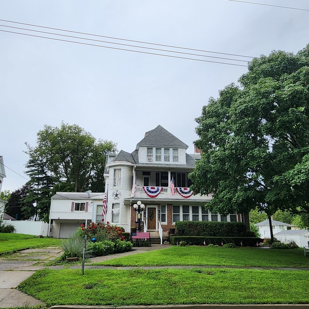 330 East Locust Street Watseka IL 60970
