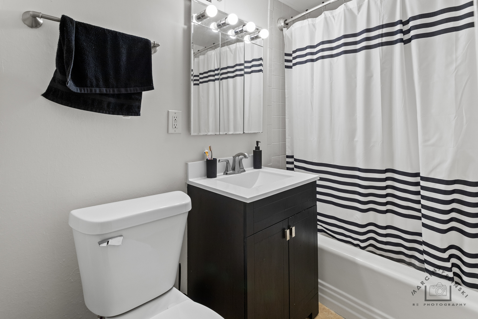 5041 West Agatite Avenue Chicago IL 60630