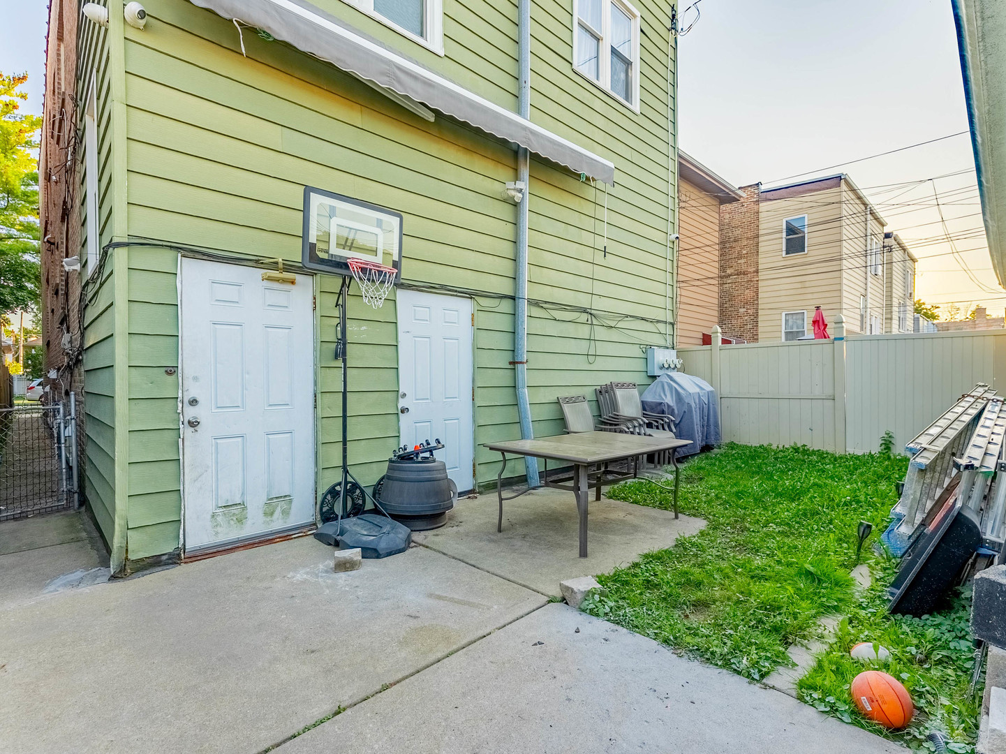 5330 West Drummond Place Chicago IL 60639