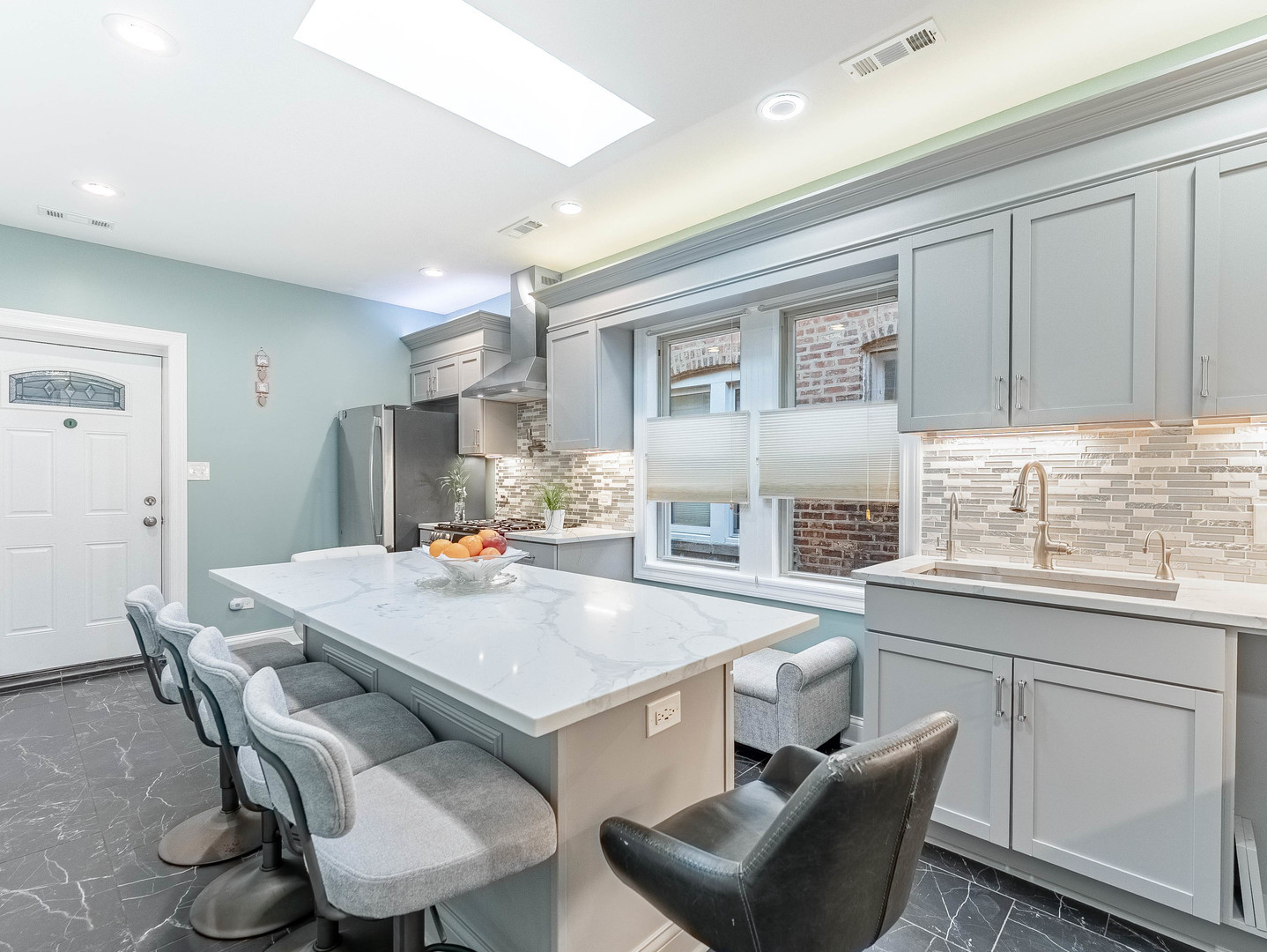 5330 West Drummond Place Chicago IL 60639