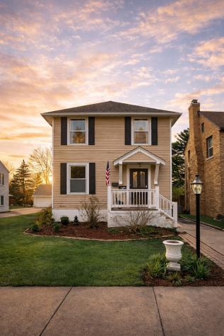209 South Commonwealth Avenue Aurora IL 60506