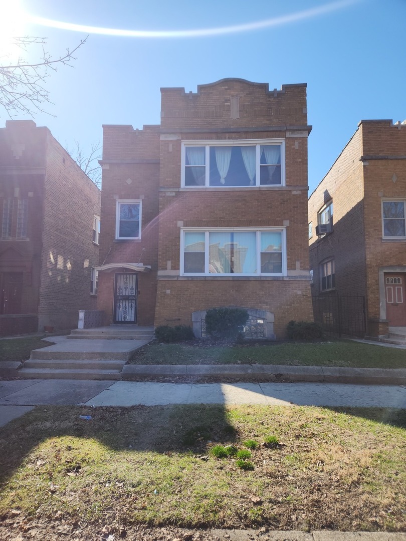 8222 South Peoria Street Chicago IL 60620