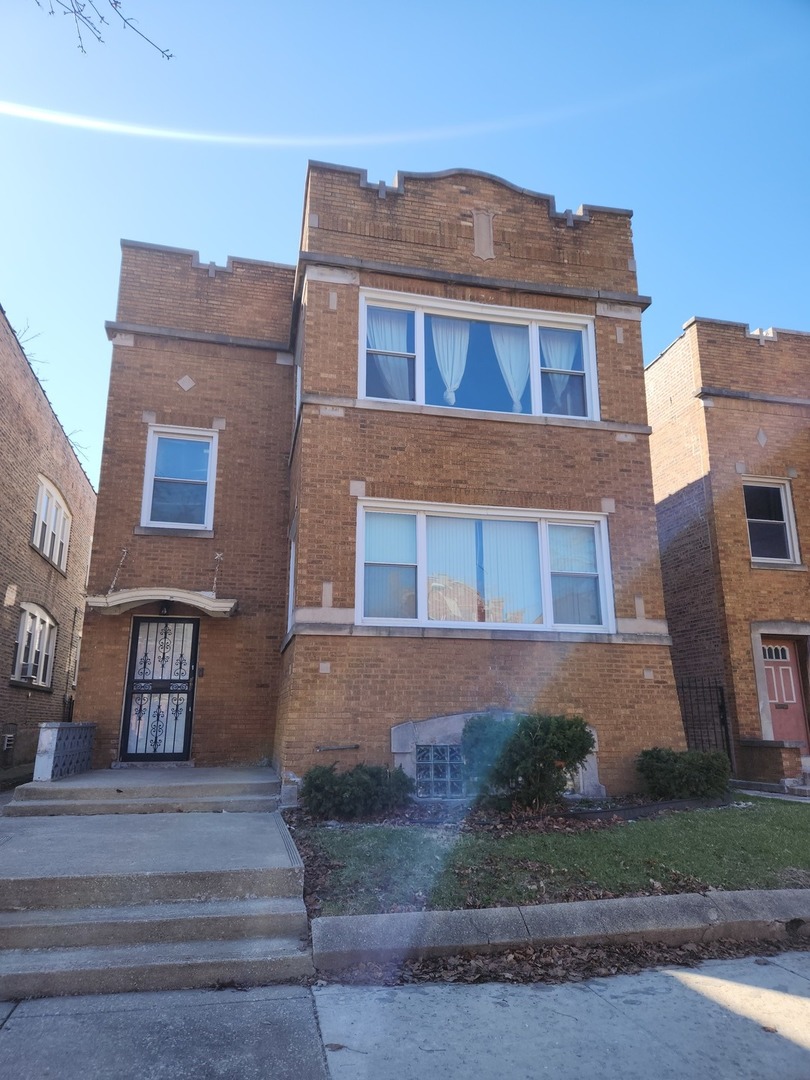 8222 South Peoria Street Chicago IL 60620