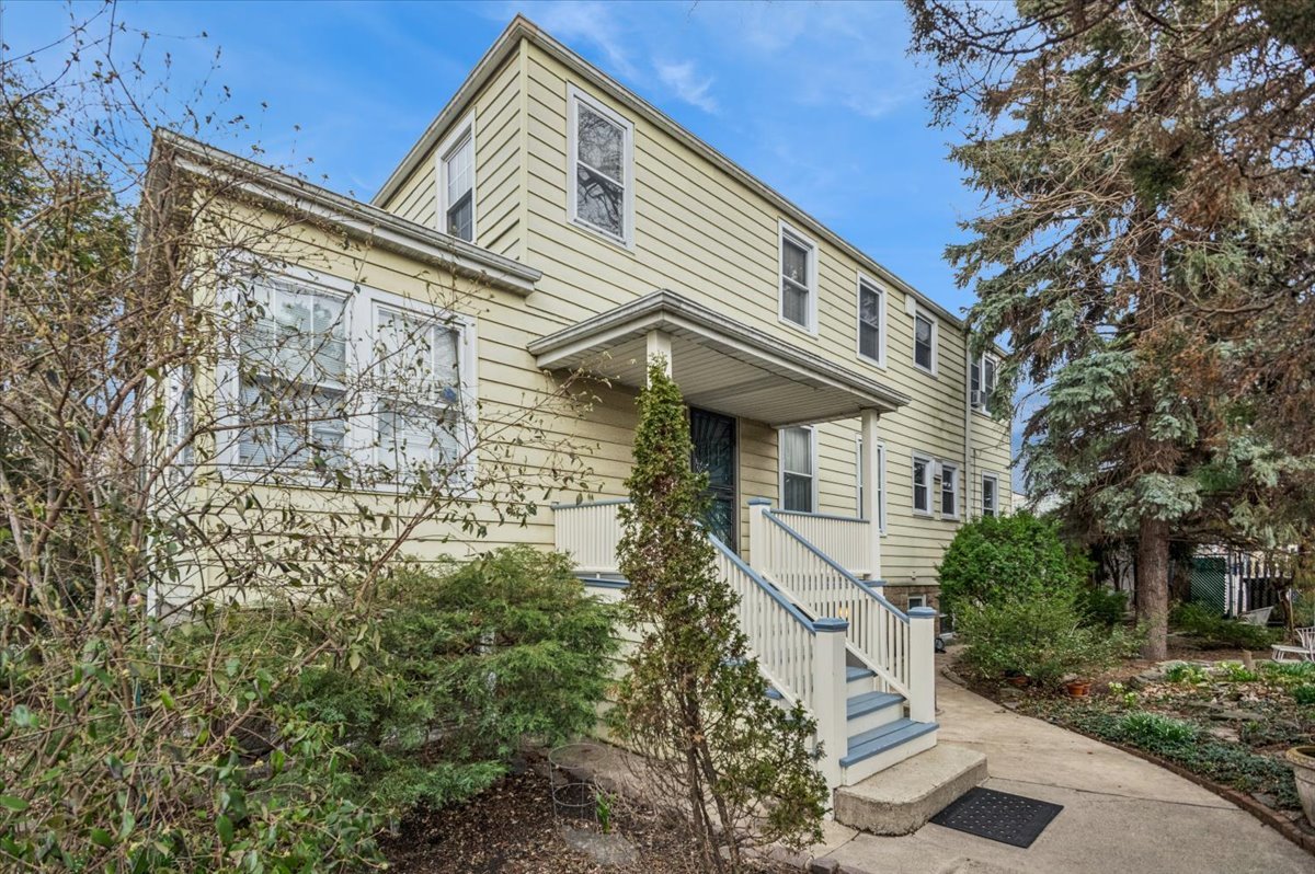 1762 West Morse Avenue Chicago IL 60626