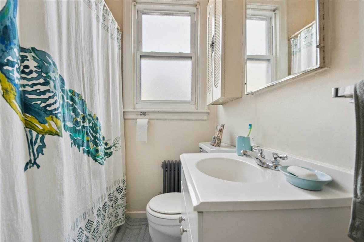 1762 West Morse Avenue Chicago IL 60626