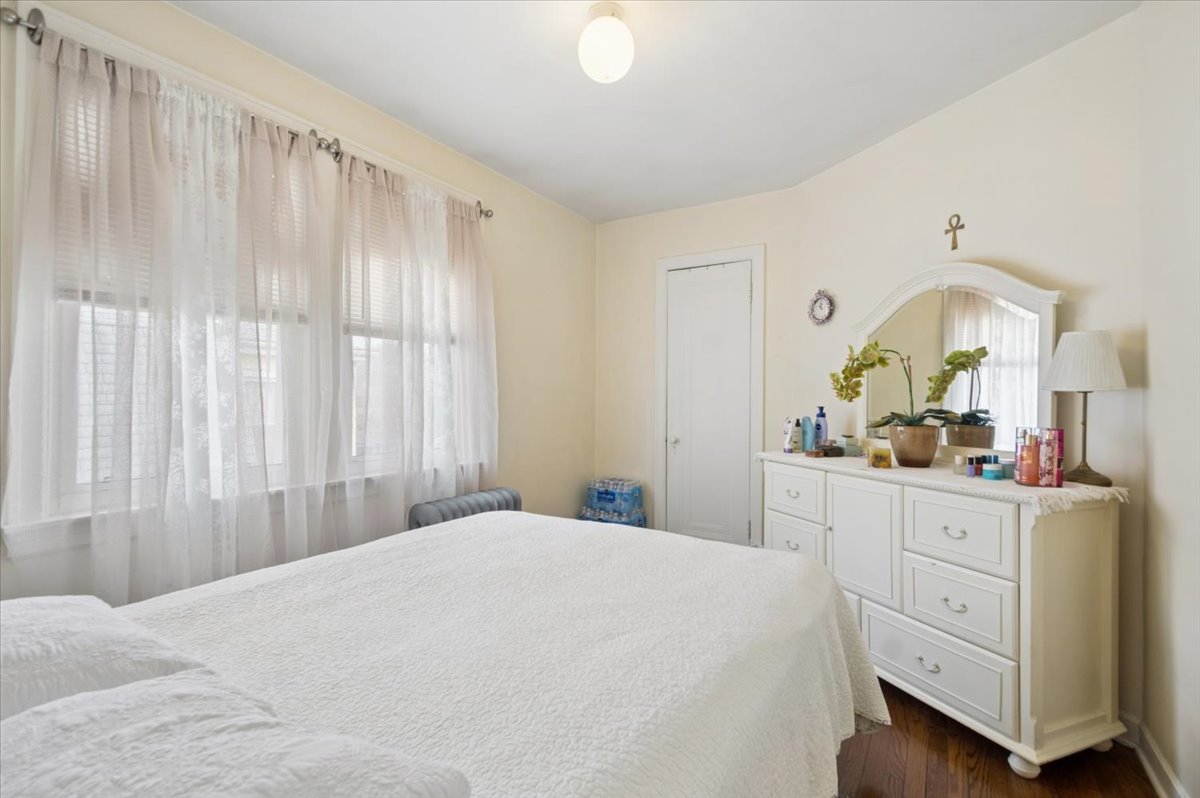 1762 West Morse Avenue Chicago IL 60626