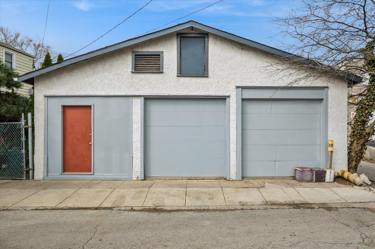 1762 West Morse Avenue Chicago IL 60626