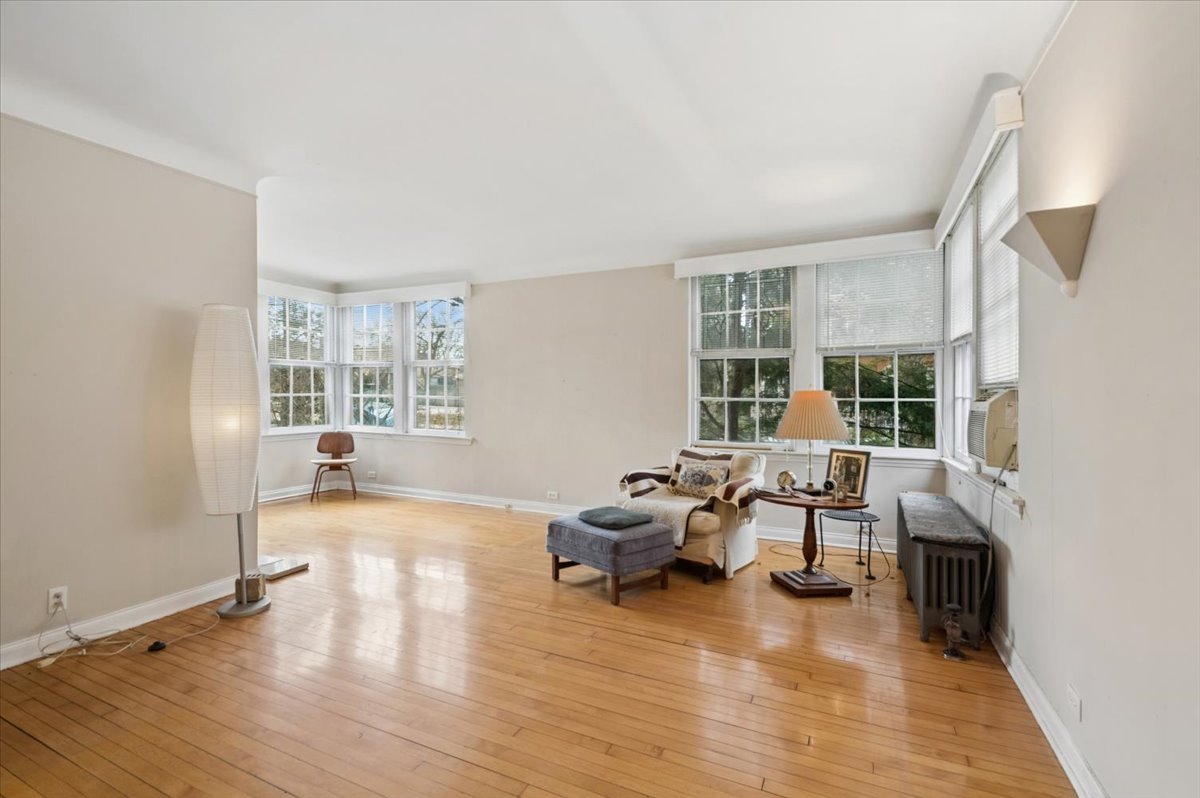 1762 West Morse Avenue Chicago IL 60626