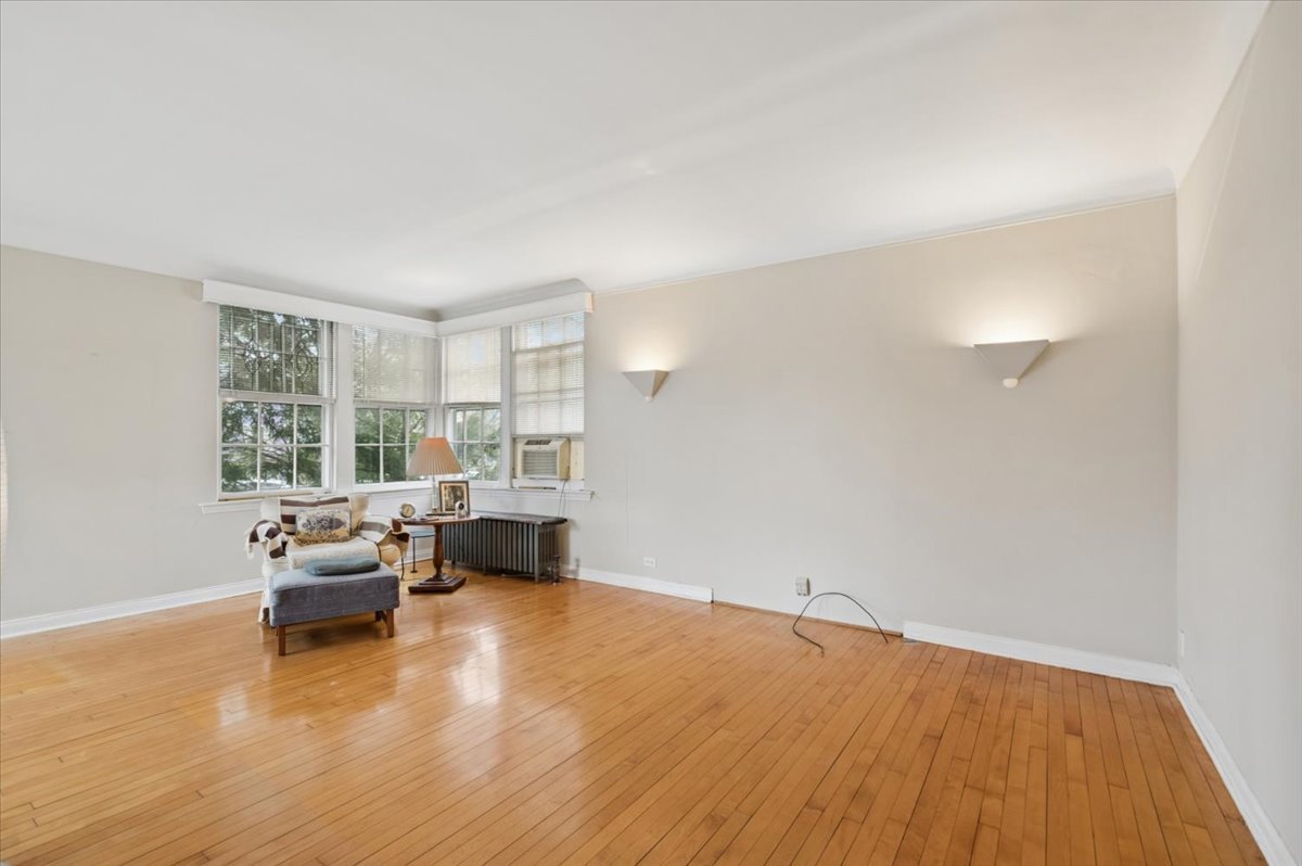 1762 West Morse Avenue Chicago IL 60626