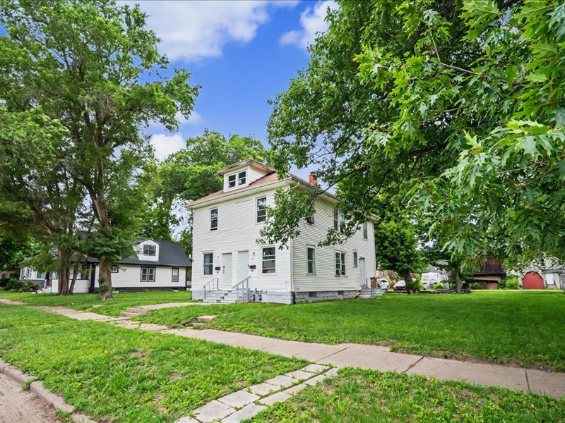 921 12 Avenue Rock Island IL 61201