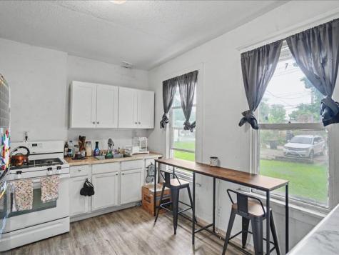 921 12 Avenue Rock Island IL 61201