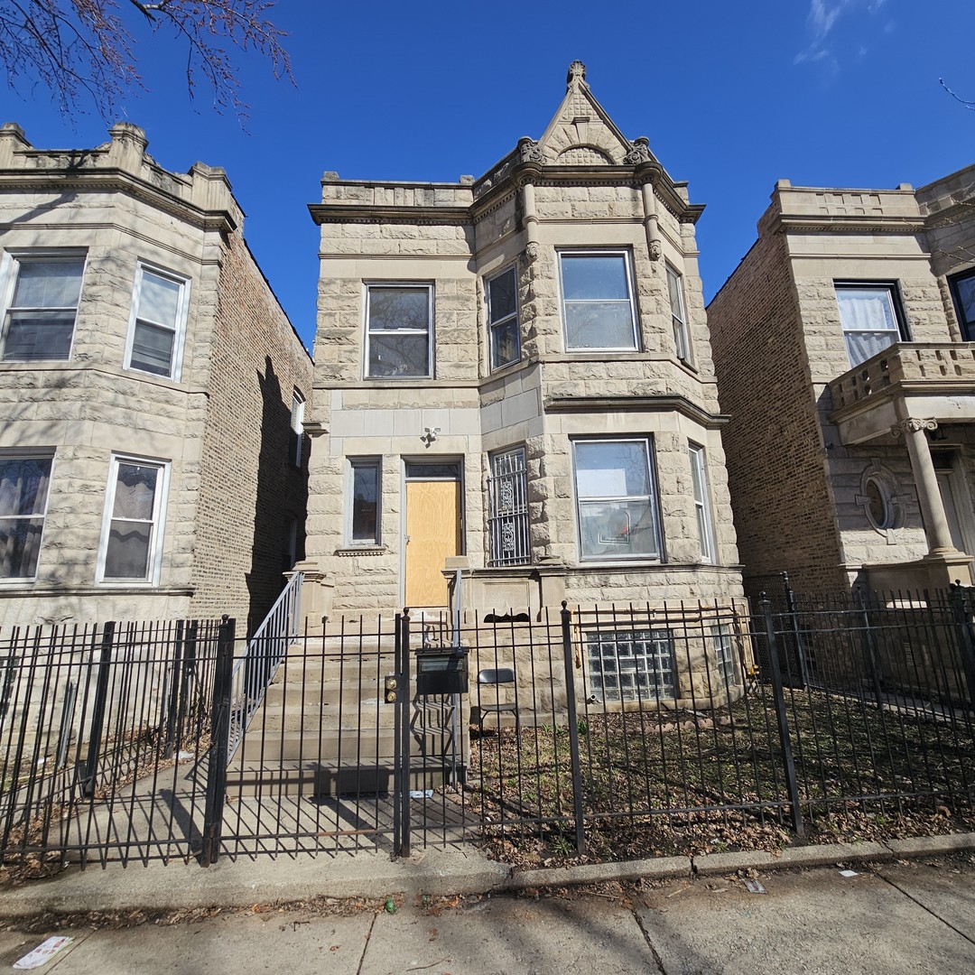 3834 West Monroe Street Chicago IL 60624