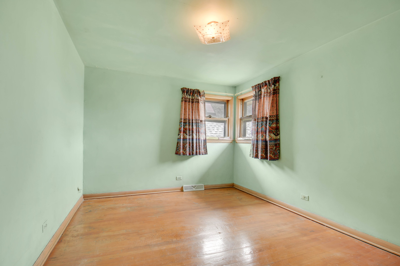 843 West 34th Place Chicago IL 60608